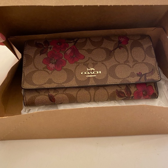 COACH TRIFOLD WALLET IN SIGNATURE CANVAS WITH FLORAL PRINT- NWT - Picture 4 of 5